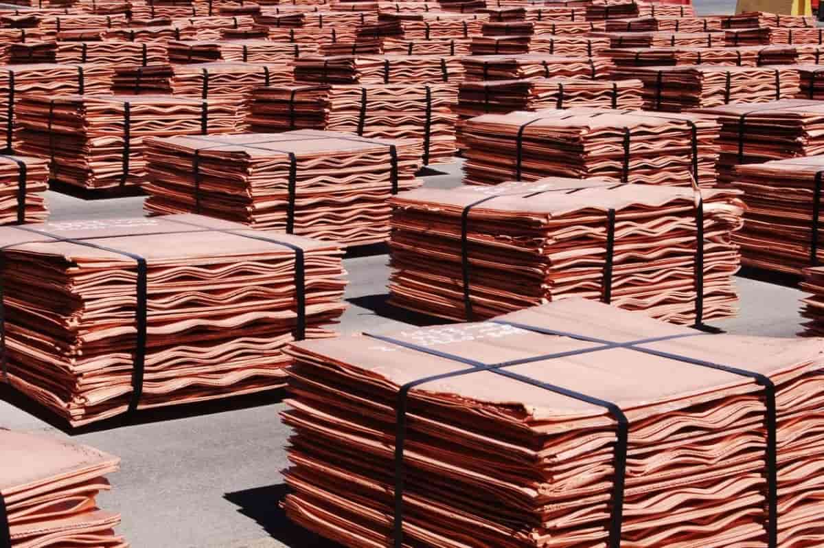 Láminas de cobre. Conoce aquí la importancia de estar al tanto del precio del cobre hoy en Chile.