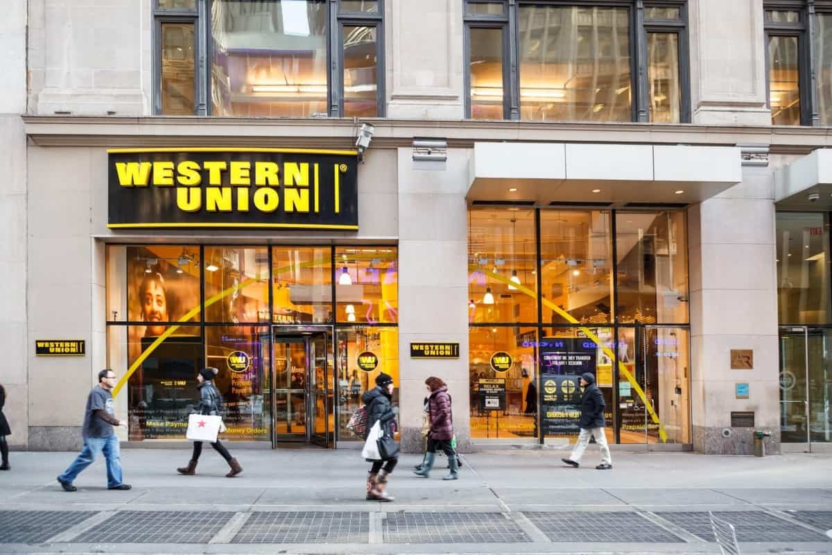 Una sede de WU. Descubre en esta nota lo que necesitas saber de Western Union, acciones y valores.