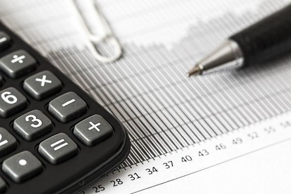Calculadora y papeles sobre el indicador ADX.
