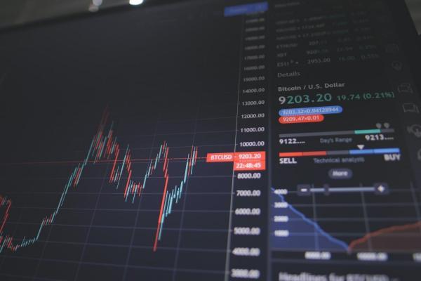Gráficos que ilustran cómo funciona el mercado bursátil.